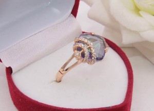 Кольцо позолоченное с фианитами R-0300 бижутерия