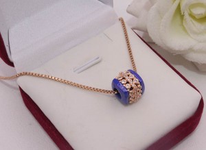 Кулон с цепочкой и синей керамической вставкой