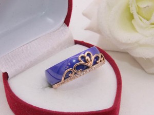 Кольцо с цветной керамикой и фианитами R-0353 недорого