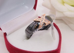 Кольцо с керамикой и позолотой R-0379 бижутерия