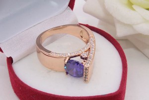 Кольцо стильное с фианитами R-0386 цена