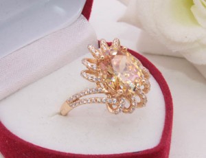 Кольцо с фианитами R-0415 медицинское золото