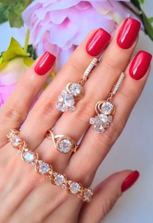 Комплект позолоченной бижутерии с фианитами BER-66-g-white цена