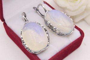 Серьги посеребренные с лунным камнем E-2176