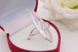Кольцо с керамикой и фианитами R-0491