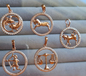 Знак Зодиака позолоченный с фианитами Zodiak_16