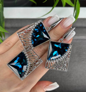 Комплект бижутерии с цветными фианитами ER-1126-s-blue