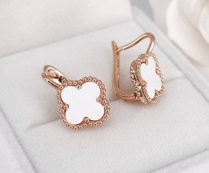 Серьги стильные с белой керамикой E-4891-g-white
