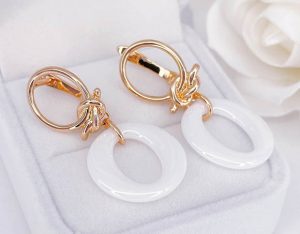Серьги стильные с белой керамикой E-6480-g-white