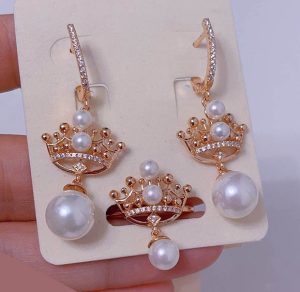 Комплект украшений  с жемчугом и фианитами ER-1827-g-perl