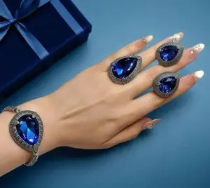 Комплект стильной бижутерии BER-126-s-sin