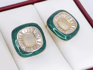 Серьги стильные с цветной эмалью E-6761-g-green
