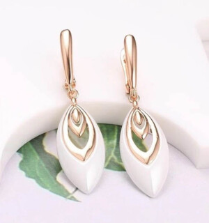 Серьги стильные с керамикой E-6779-g-white