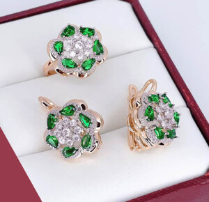 Комплект украшений с цветными фианитами ER-962-gs-green